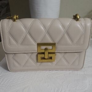 Elegant Cream Quilted Shoulder Bag